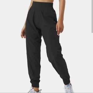 NWT Halara Joggers in Black